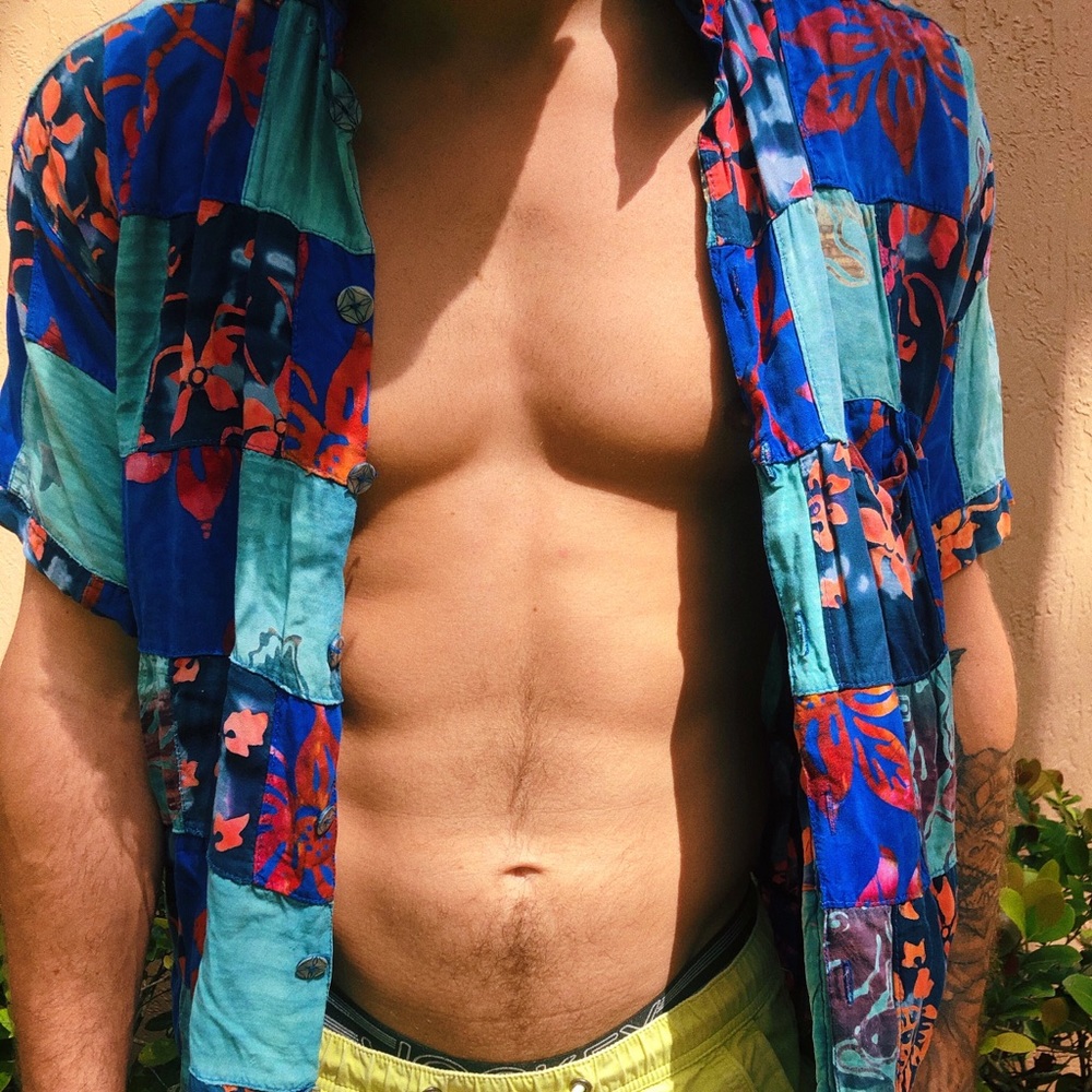 Colorful laid back button down 🦂